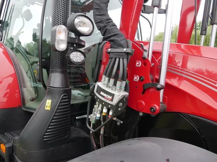 Case IH - Des chargeurs frontaux fabriqués en France pour les tracteurs de  55 à 200 chevaux