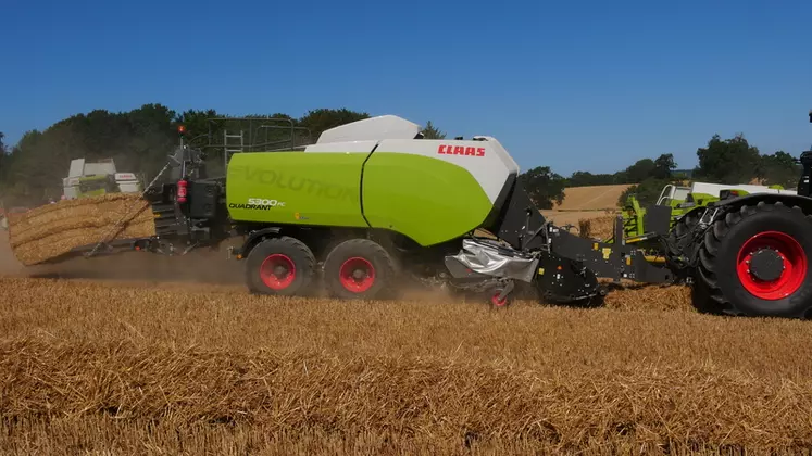 Sur les presses à balles cubiques Claas Quadrant 5200 et 5300 Evolution, le broyeur sous flèche d'origine Müthing  est monté d'usine. 