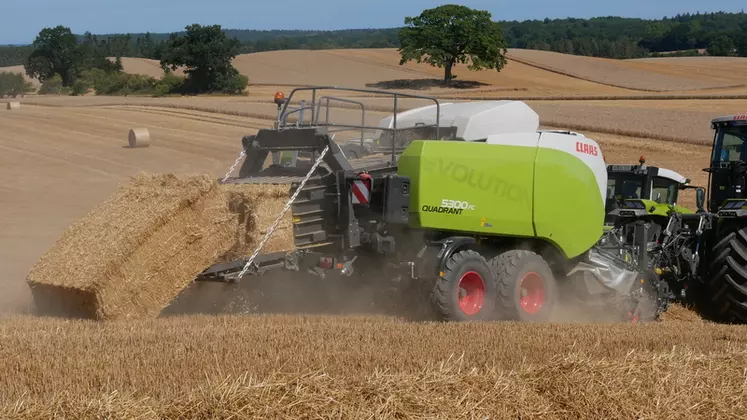 Sur les presses à balles cubiques Claas Quadrant 5200 et 5300 Evolution, le volant d'inertie a été alourdi et redessiné.