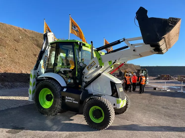 La station mobile de JCB a la capacité de ravitailler  en hydrogène16 tractopelles.