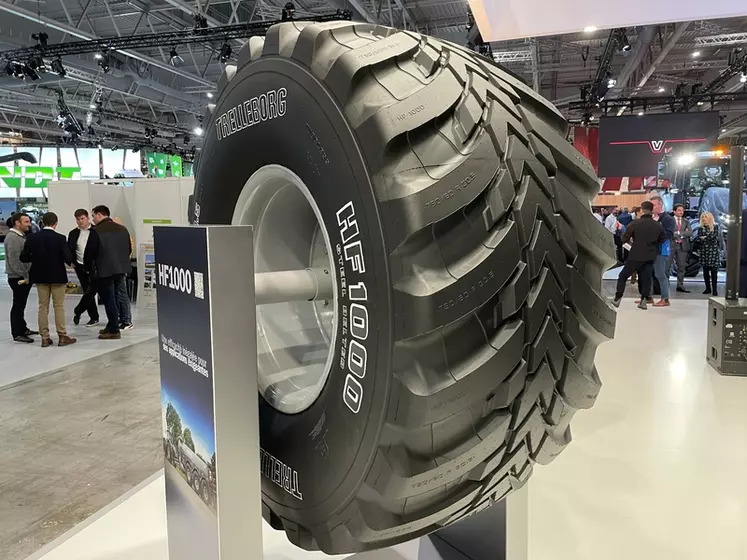 Le pneu porteur radial HF1000 de Trelleborg bénéficie d'une ceinture acier et de la technologie VF.