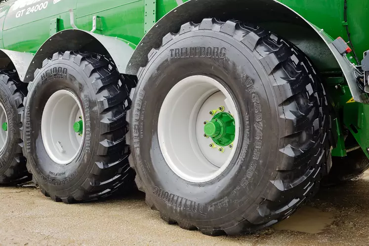 Le pneu porteur radial HF1000 de Trelleborg répond aux contraintes de lourdes tonnes à lisier.