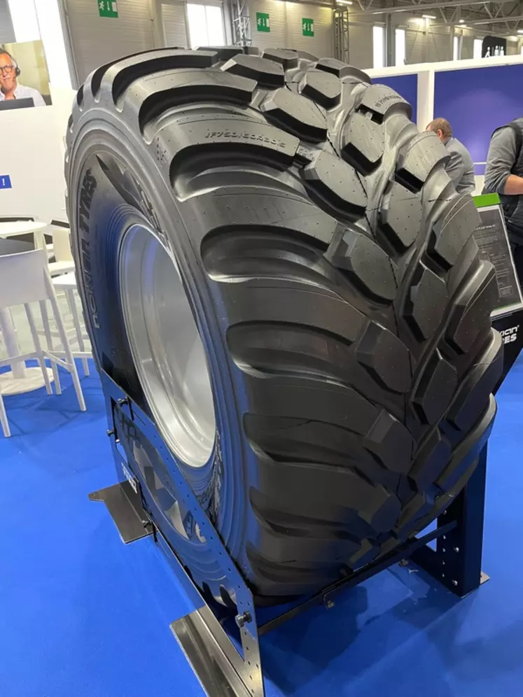 Le pneumatique Float King de Nokian arrive sur la marché des pneus porteurs à technologie VF.