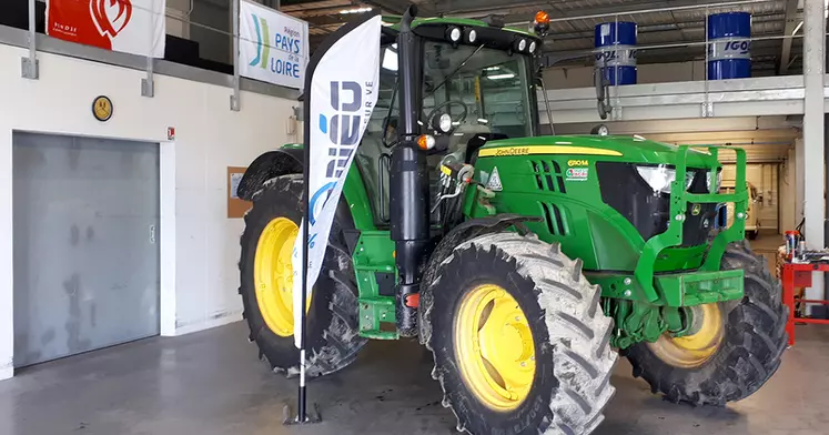 Le tracteur électrique sera testé plusieurs années face à son équivalent diesel sur la ferme expérimentale de Derval (Loire-Atlantique).