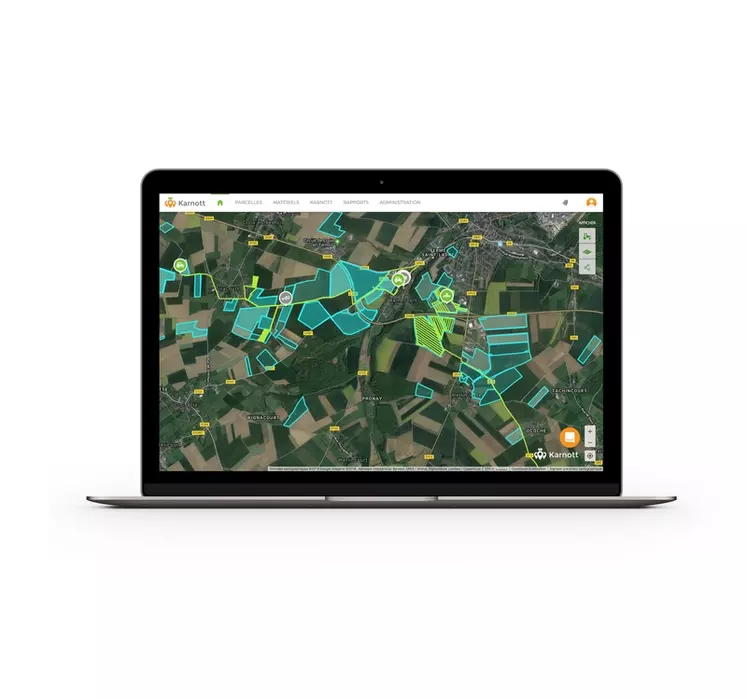 Le chef d'exploitation peut visualiser en temps réel la position de chaque outil. En fin de journée, les plateformes web disponibles sur smartphones, tablettes et ordinateurs, lui donnent un visualisation des surfaces travaillées pendant la journée, ainsi qu'un tableau de bord résumant les activités détallées de la journée. © Karnott