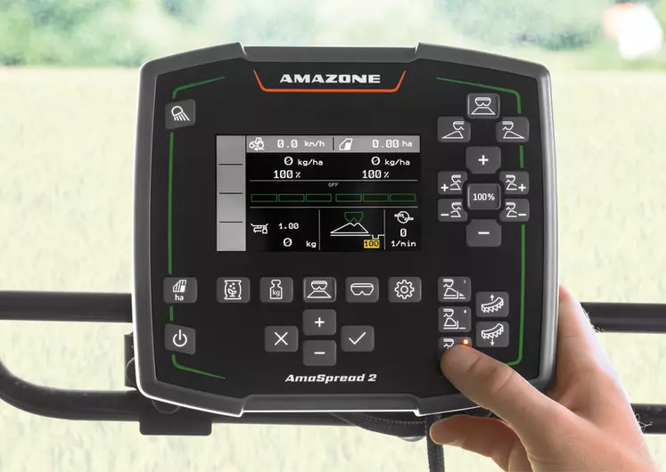 Le terminal AmaSpread 2 d'Amazone intègre de nombreuses touches donnant un accès direct aux paramètres de l’épandeur. 