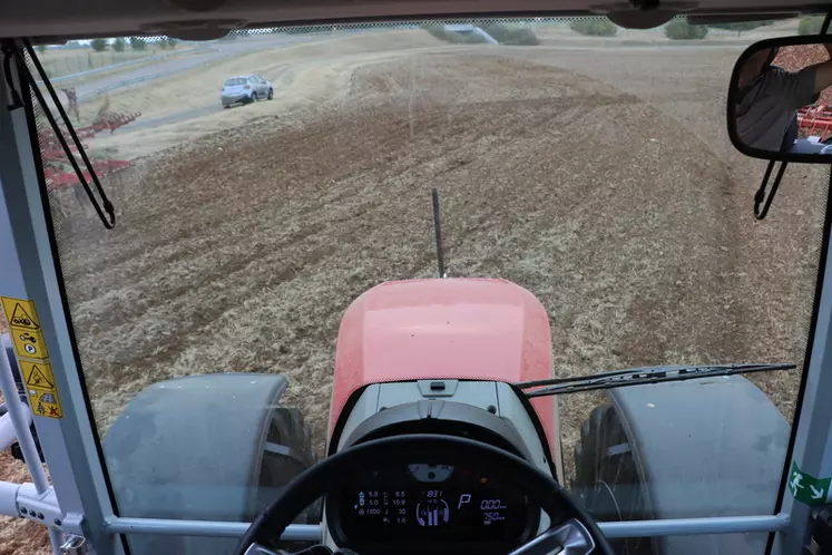 La visibilité sur l'avant des  tracteurs Massey Ferguson MF 6S 180 et 7S 180 est trsè bonne
