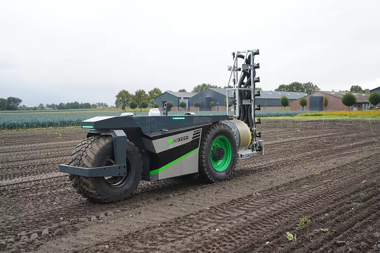 AgXeed et HSS ont codéveloppé un robot à trois roues pour les vergers.