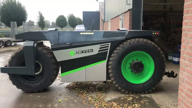 AgXeed et HSS ont codéveloppé un robot à trois roues pour les vergers.