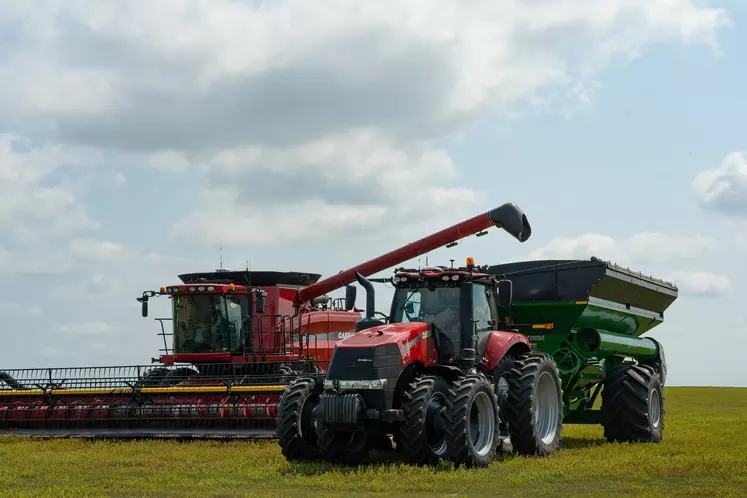 Suite au rachat de Raven, CNH a adapté la technologie des robots Dot Technology sur ses tracteurs et moissonneuses-batteuses.