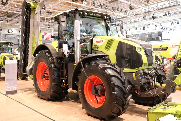 Claas Axion 800 avec télégonflage