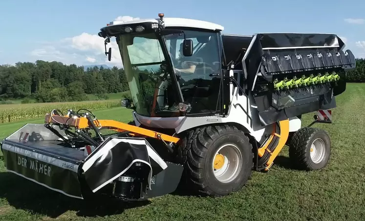 L'automoteur de fauche Cutaro SR 1100 affiche une puissance de 350 ch pour un poids de seulement 8,5 t.