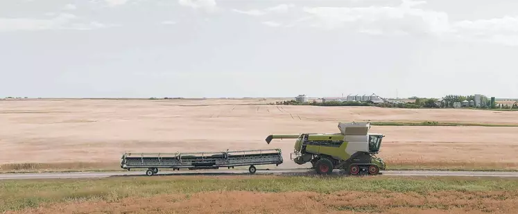 MacDon coupe de moissonneuse-batteuse flexibles à tapis FD2 Réussir machinisme 