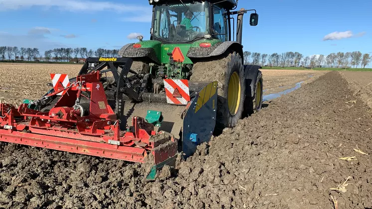 Les machines à bêcher se combinent à des outils animés pour limiter les passages dans les parcelles.