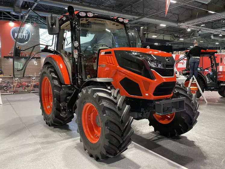 La gamme de tracteurs Kioti HX regroupe trois modèles de 90 à 115 ch