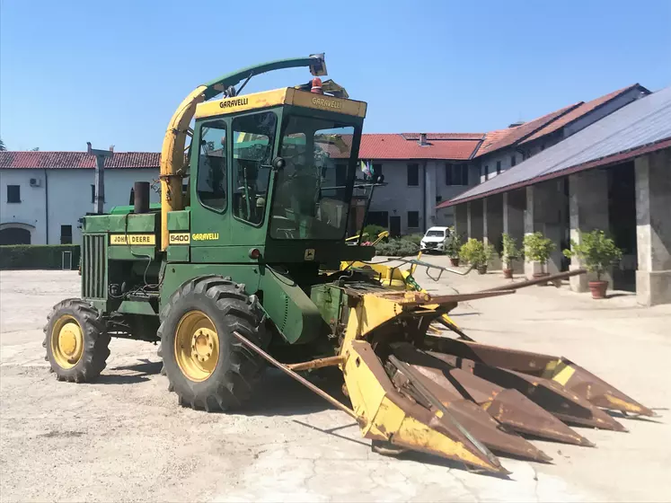 En 1972, John Deere dévoilait les ensileuses automotrices 5400 et 5600.   