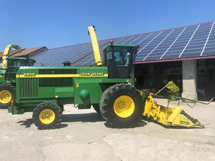 Avec la série 6050, John Deere redessine le flux de récolte et alignant rotor, éclateur et soufflerie.