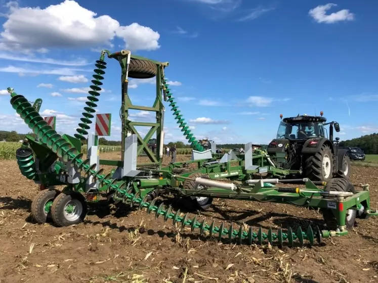 Herse à disques Diamond Harrow Kelly Tillage Europe Réussir Machinisme