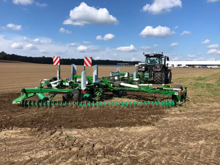 Herse à disques Diamond Harrow Kelly Tillage Europe Réussir Machinisme