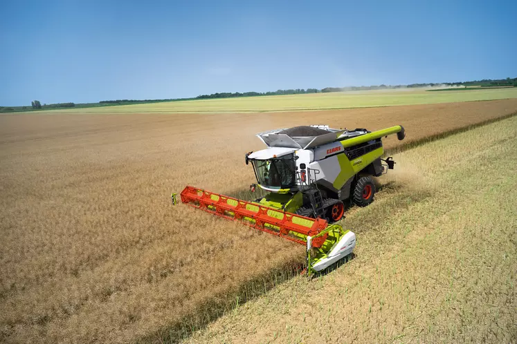 Claas propose un modèle 6 secoueurs équipé d’un moteur de 507 chevaux avec la Lexion 6900.