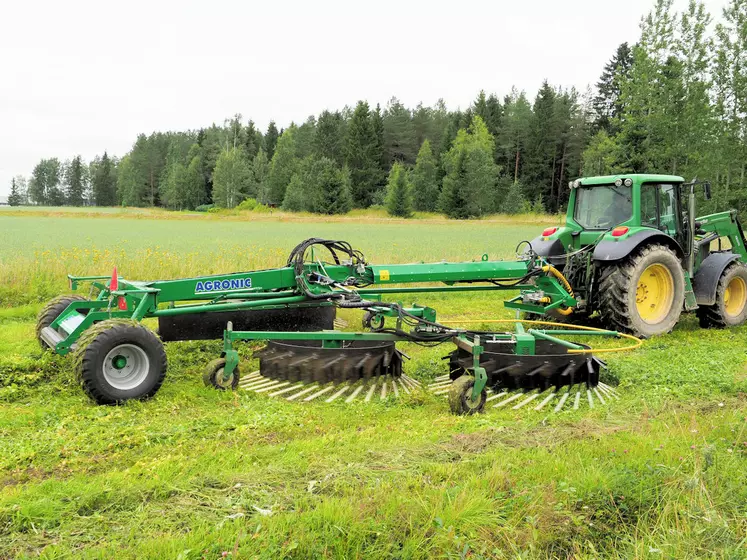 Andaineur Agronic traîné à quatre rotors