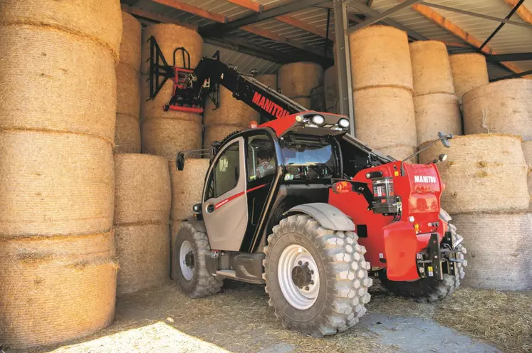 Manitou MLT NewAg XL à la manutention de balles rondes