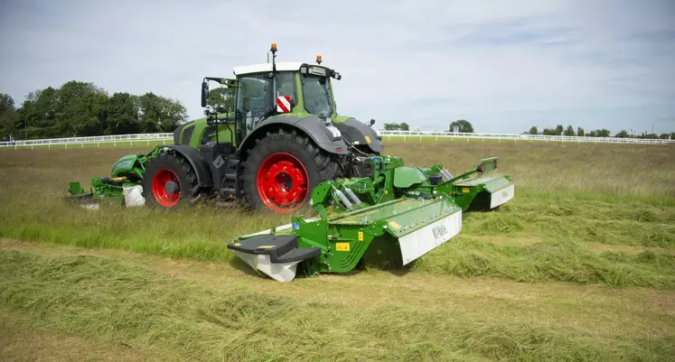 Le combiné de fauche ProGlide B9600 de McHale nécessite un tracteur de 250 ch.