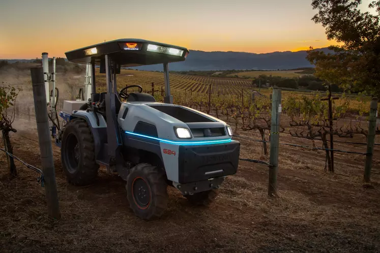 Tracteur électrique autonome Monarch MK4 dans la vigne