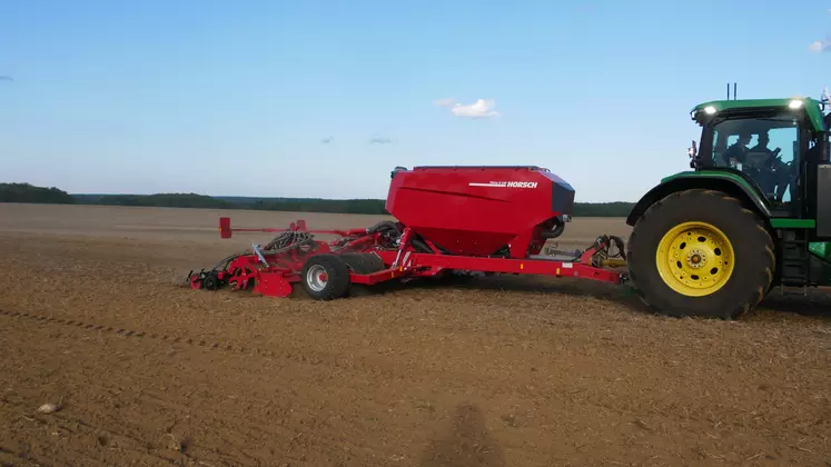 Horsch renoue avec le combiné de semis semi-porté avec le Versa 6 SW.