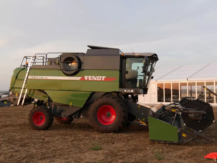 Moissonneuse-batteuse Fendt Corus 526 MCS