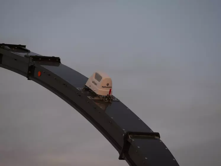 Capteur NIR sur ensileuse Fendt Katana 850 avec bec à maïs Kemper