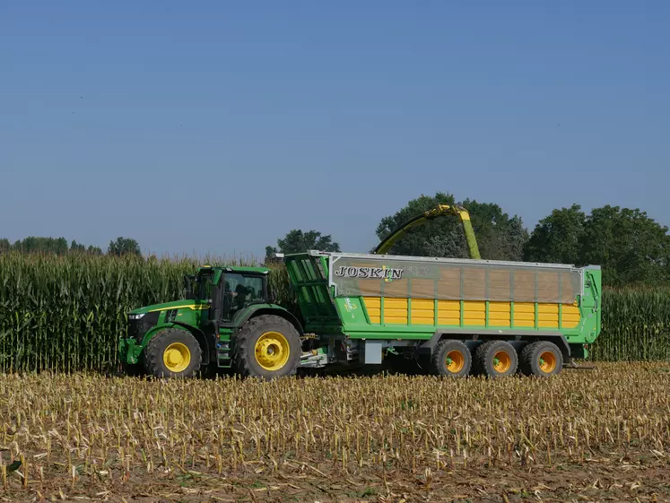 Nouvelles ensileuses John Deere 9500 et 9600.