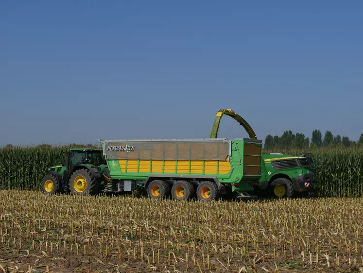 Nouvelles ensileuses John Deere 9500 et 9600.