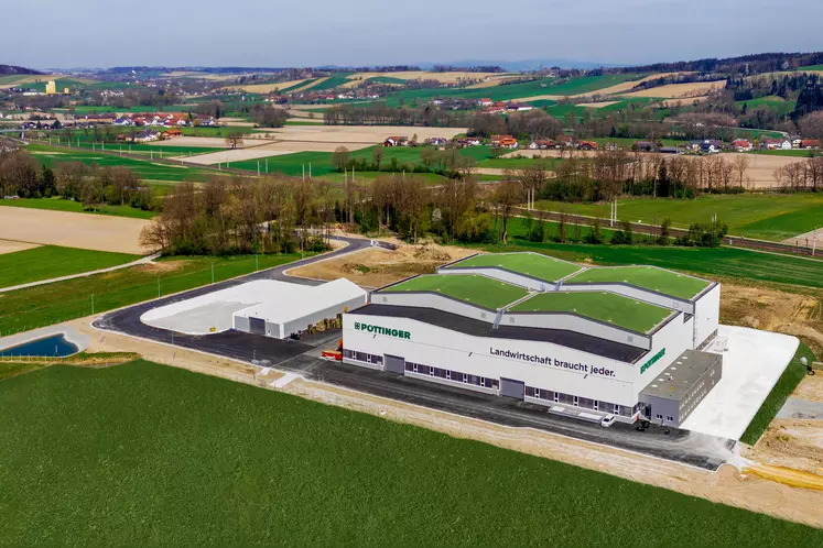 Derrière la toute nouvelle usine de Sankt-Georgen tout juste inaugurée, le second bâtiment est déjà en construction.