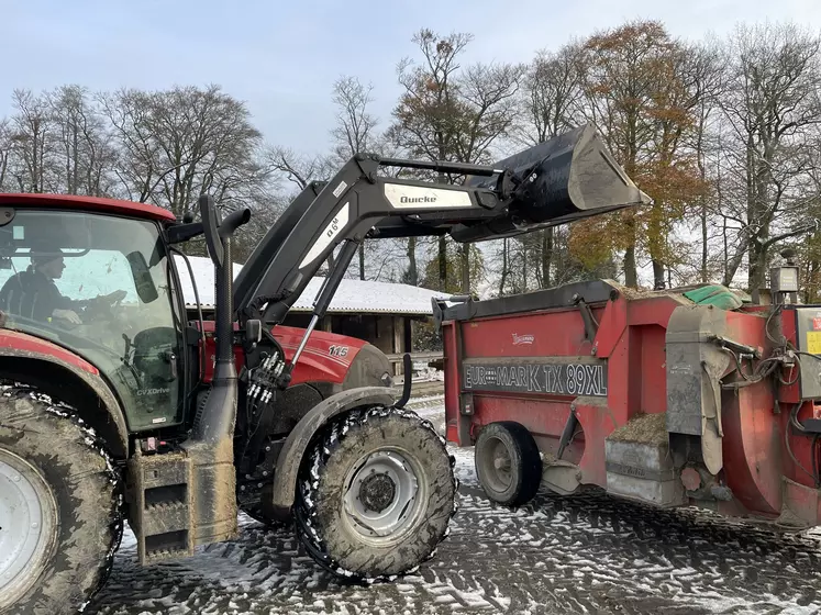 Le meilleur chargeur avant du tracteur pour la ferme et la