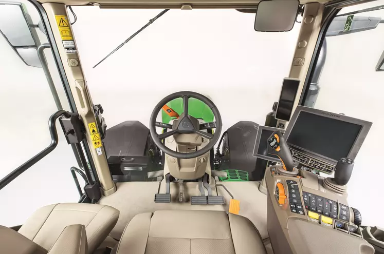 John Deere 8R cabine