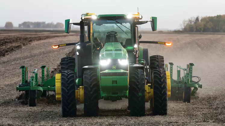 John Deere a dévoilé au salon de l'innovation électronique CES à Las Vegas son tracteur autonome d'ors et déjà disponible à la vente. 