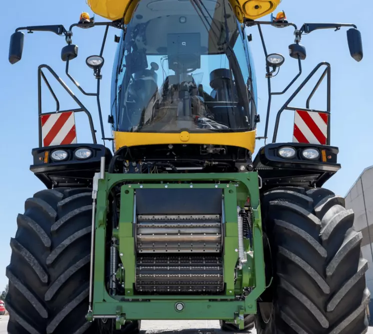 Bloc hacheur Krone sur ensileuse automotrice Gilles – Ets Michel Bellamy – Réussir Machinisme