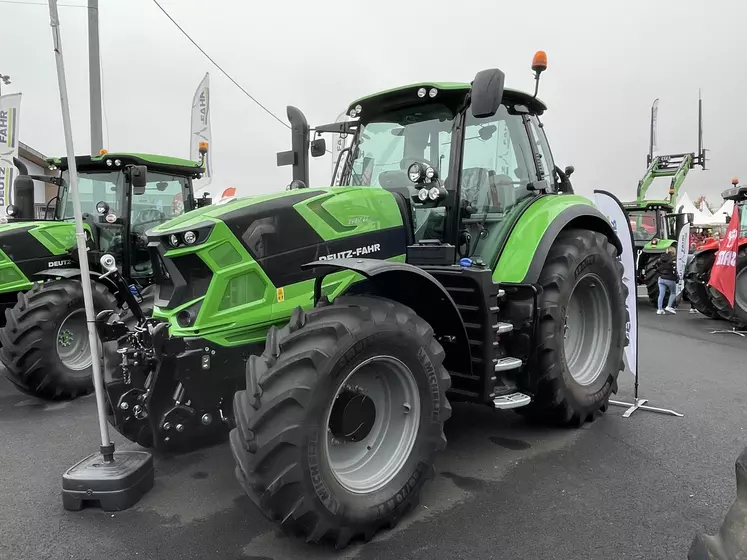 Tracteur Deutz-Fahr série 6 au Sommet de l'élevage 2022