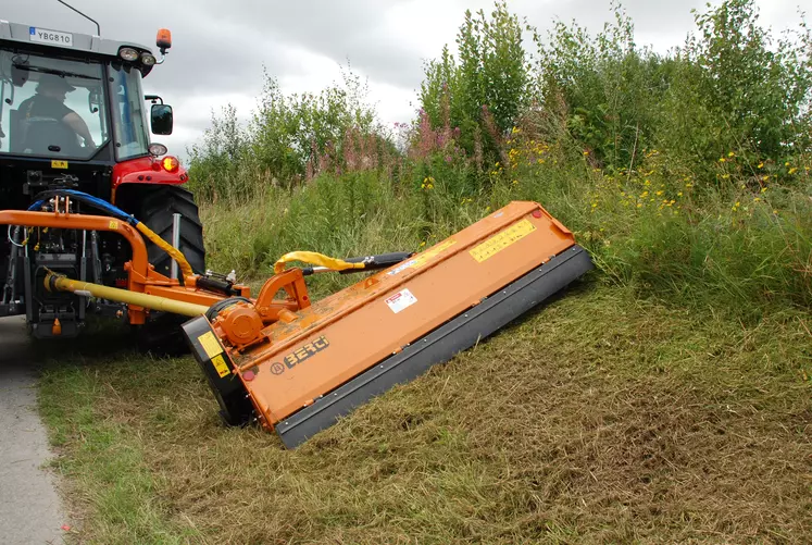 Broyeurs d'accotement Berti en action