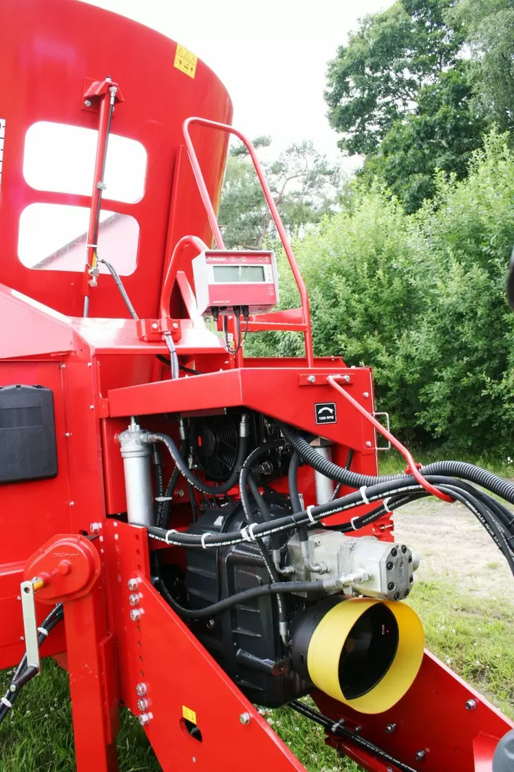 La boîte de vitesses à deux ou trois rapports powershift permet d’accéder à deux ou trois vitesses de rotation des vis.