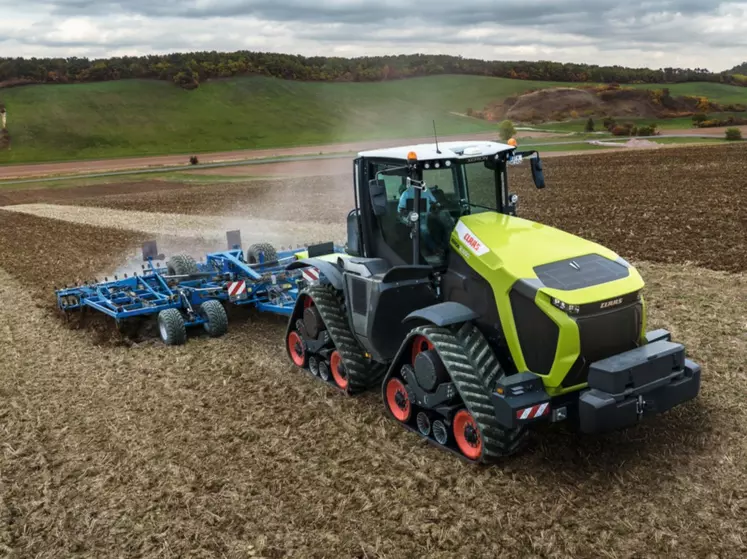 Tracteur Claas Xerion 12 Terra Trac au travail du sol