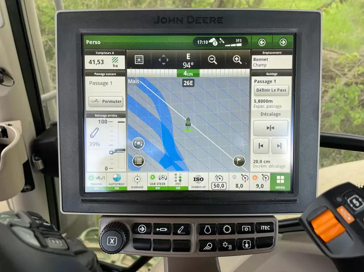 Le système GPS du tracteur John Deere 6R 165 offre une bonne précision.