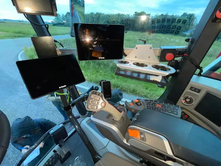 Le pulvérisateur automoteur Horsch Leeb VT profite d'un nouvel accoudoir et d'un joystick personnalisable. 