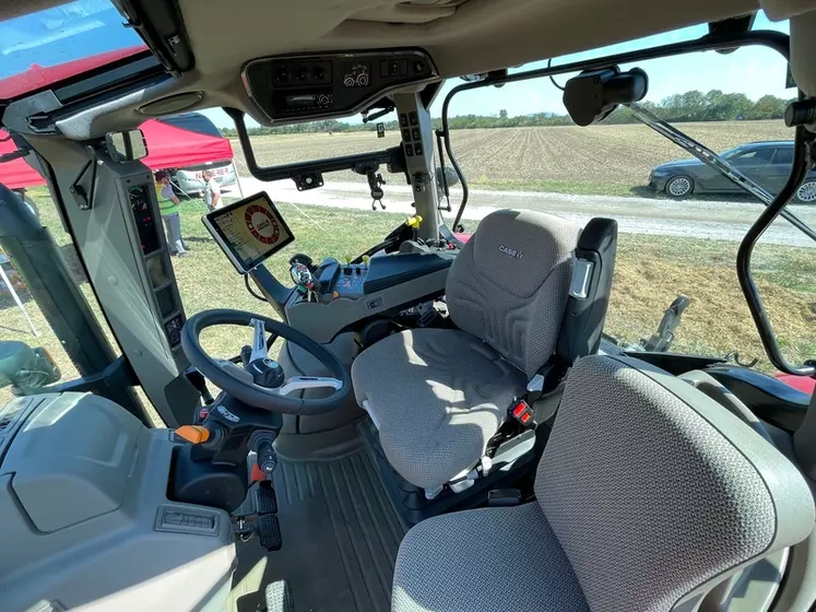 Les tracteurs Case IH Vestrum Active Drive 8 partagent leur cabine à quatre montants avec les modèles CVXDrive.