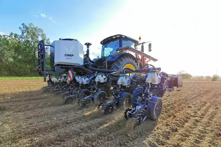 Le nouveau semoir monograine Chief d'Agrisem intègre de nombreuses technologies Precision Planting.