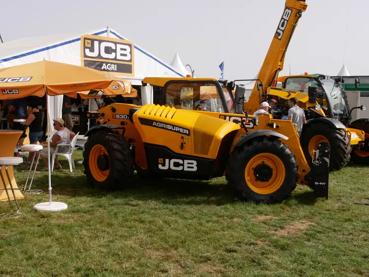 JCB lance son nouveau chargeur télescopique 530-60 Agri-Super.