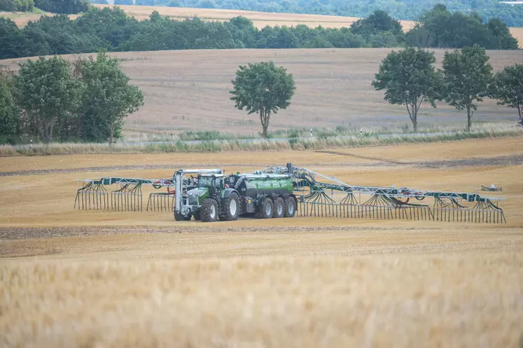 La nouvelle gamme de tonnes à lisier Kaweco Profi III Gen. 2 reçoit une relevage de 9 t de capacité.