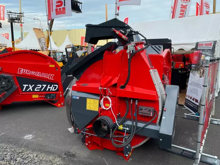 La turbine de la pailleuse Euromark TX27HD a été abaissée par rapport au fond mouvant, afin d’améliorer l’alimentation et d’augmenter le débit.