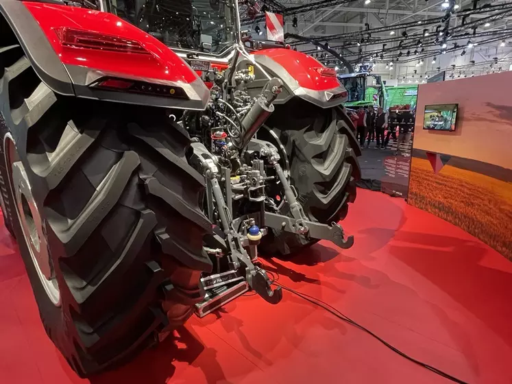 Vidéo - Salon des ETA - Massey Ferguson - Les tracteurs MF 9S